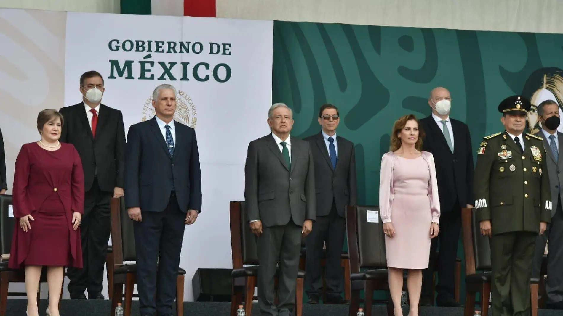 amlo desfile-laura lovera